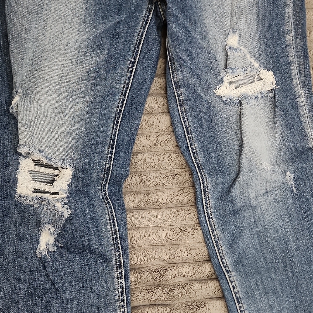 Risen High-waist Capri Jeans - Picture 6 of 9